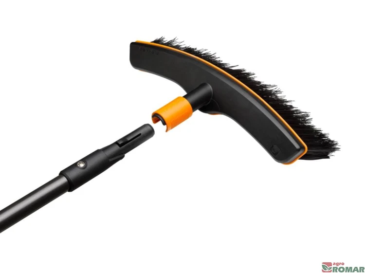 1001416_szczotka-fiskars-quikfit-detal-mocowania