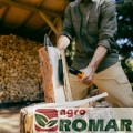 1069102_Fiskars_siekiera-x14-rozlupywanie-drewna-w-uzyciu