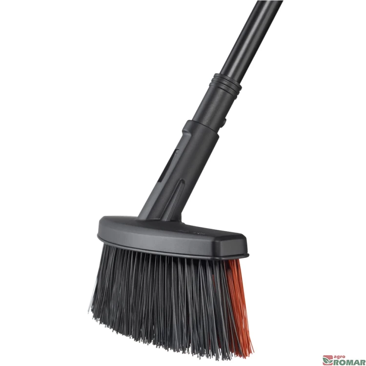 szczotka-solid-fiskars-m-wlosie-detal