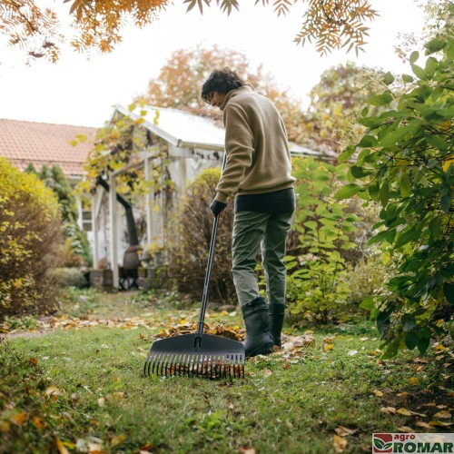 grabie-do-lisci-solid-m-fiskars-w-uzyciu-1063090