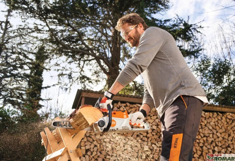 Pilarka akumulatorowa MSA 70 C-B STIHL w użyciu.jpg