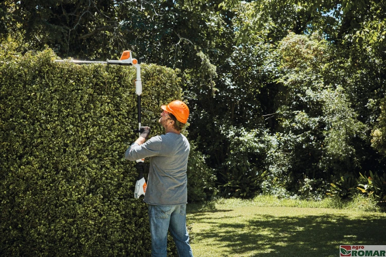 Nożyce akumulatorowe na wysięgniku HLA 56 STIHL w użyciu
