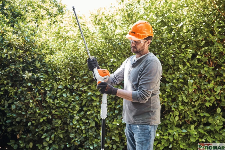 Nożyce akumulatorowe na wysięgniku HLA 56 STIHL w użyciu