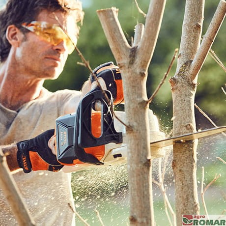 Praca pilarką akumulatorową STIHL MSA 120 C-B