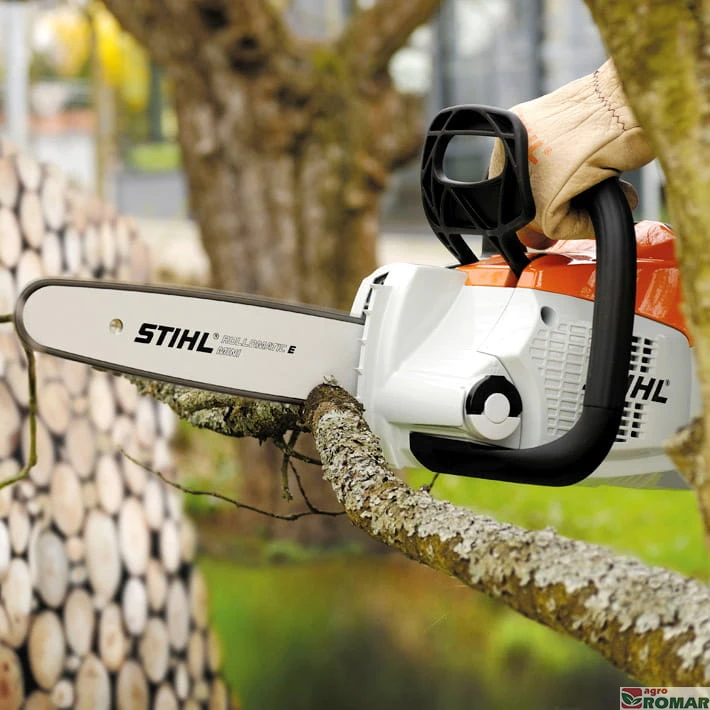 Cięcie gałęzi pilarką akumulatorową STIHL MSA 160 C-B
