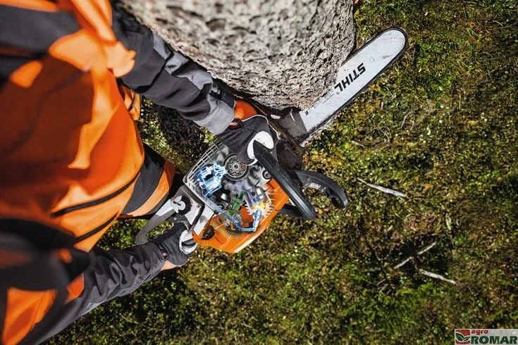Wycinanie zawiasy za pomocą pilarki STIHL MS 261 C-M