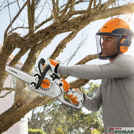 Praca najlżejszą pilarką spalinową STIHL MS 151 C-E