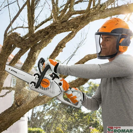 Praca najlżejszą pilarką spalinową STIHL MS 151 C-E