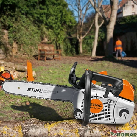 Specjalistyczna pilarka spalinowa STIHL MS 201 TC-M z górnym uchwytem oraz inteligentnym systemem zarządzania silnikiem M-Tronic.