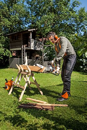 Cięcie drewna pilarką spalinową STIHL MS 170