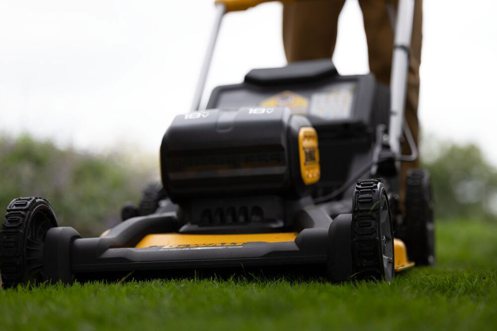 Kosiarka z napędem 2x18V XR DeWalt (bez akumulatora i ładowarki)